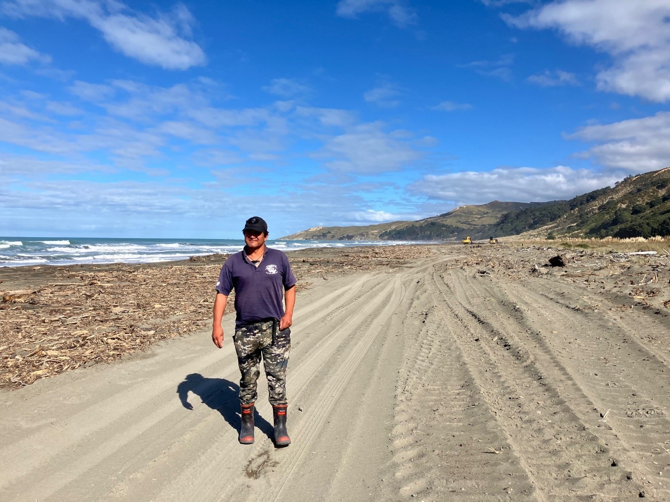 Tikapa Beach clean 2024 with Graeme Atkins